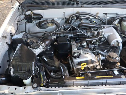 Used 2002 Toyota Tacoma 2WD Xtracab w/ SR5 Pkg w/ Chrome Pkg image 29