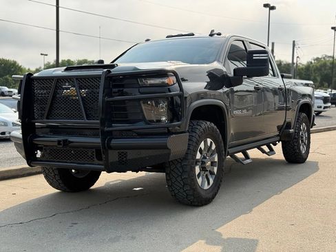 Used 2024 Chevrolet Silverado 2500 Custom AWD/4WD image 2