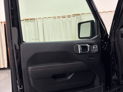 New 2025 Jeep Wrangler Unlimited Sahara AWD/4WD image 17