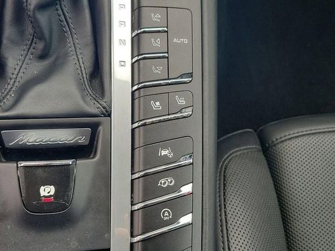 Used 2021 Porsche Macan Turbo image 23