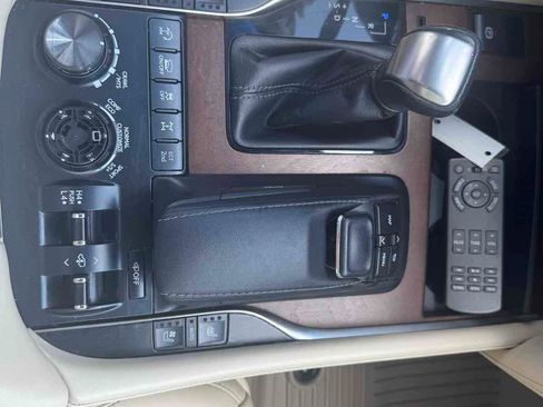 Used 2016 Lexus LX 570 4WD w/ Luxury Package image 26