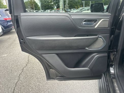 Used 2025 INFINITI QX80 Sensory AWD/4WD image 18