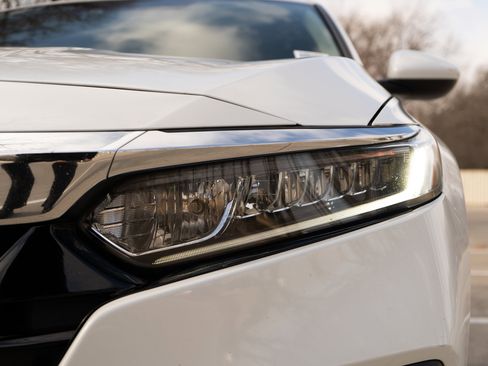 Used 2018 Honda Accord LX image 11