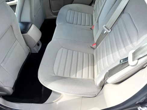 Used 2018 Ford Fusion SE image 16