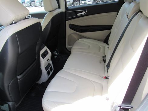 Used 2020 Ford Edge Titanium w/ Equipment Group 301A AWD/4WD image 32