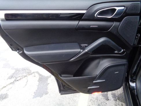 Used 2016 Porsche Cayenne Platinum Edition image 22