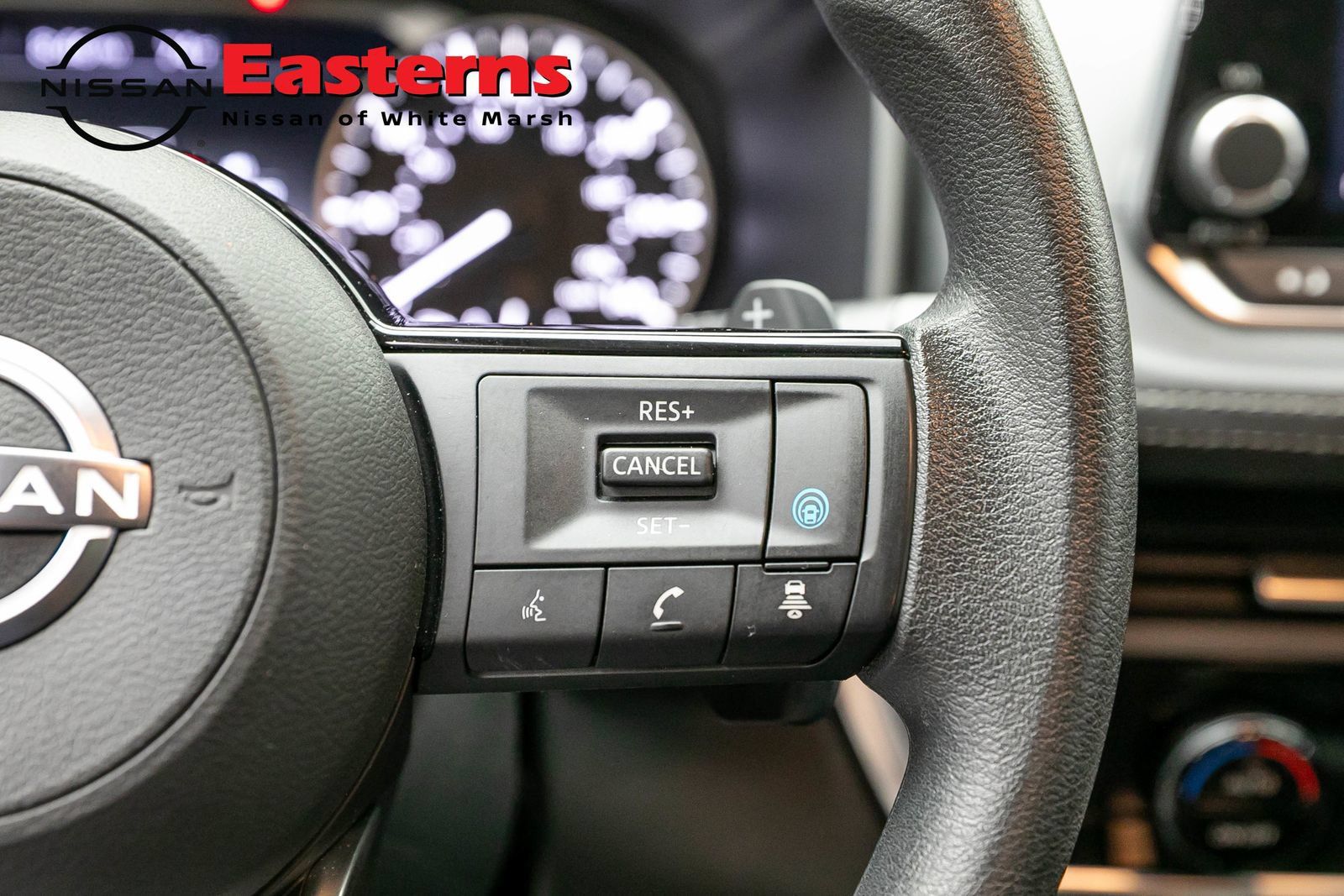 Used 2023 Nissan Rogue SV AWD/4WD image 17