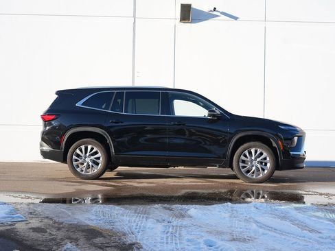 Used 2025 Buick Enclave Preferred image 2