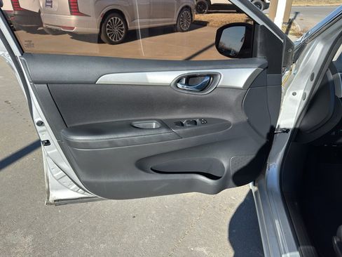 Used 2018 Nissan Sentra S image 10