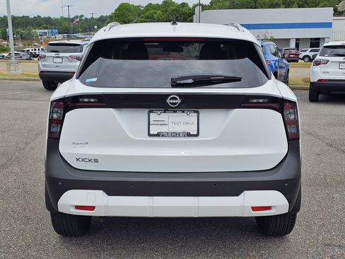 Used 2026 Nissan Kicks SV FWD image 10