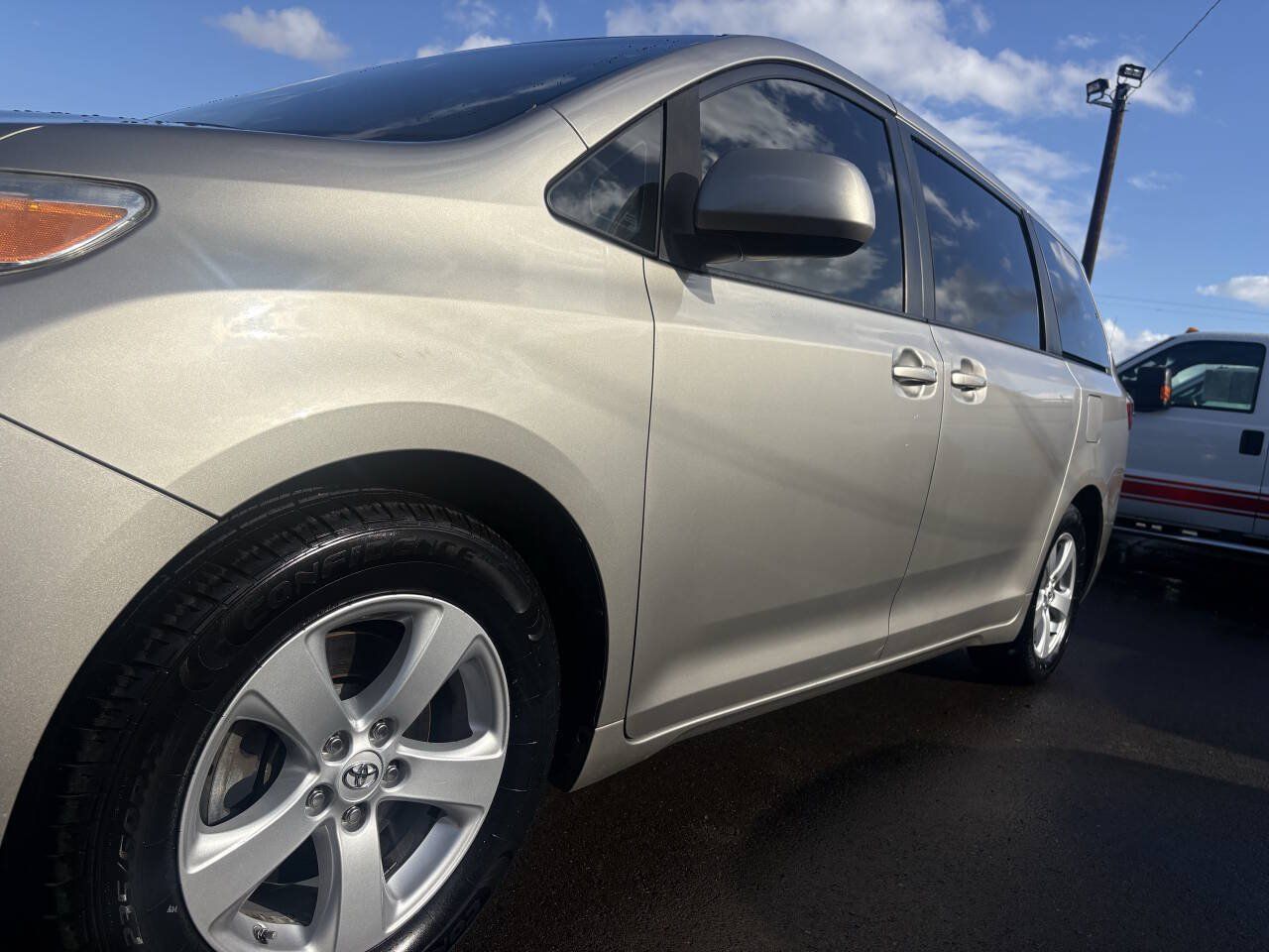 Used 2015 Toyota Sienna LE FWD image 8