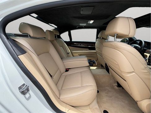 Used 2015 BMW 750Li RWD image 44