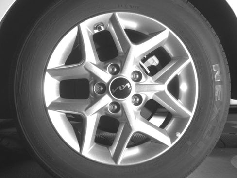Used 2025 Kia Soul LX w/ LX Technology Package FWD image 17