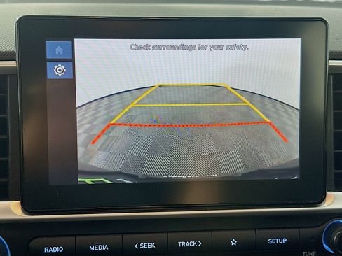 Used 2025 Hyundai Venue SEL FWD image 22