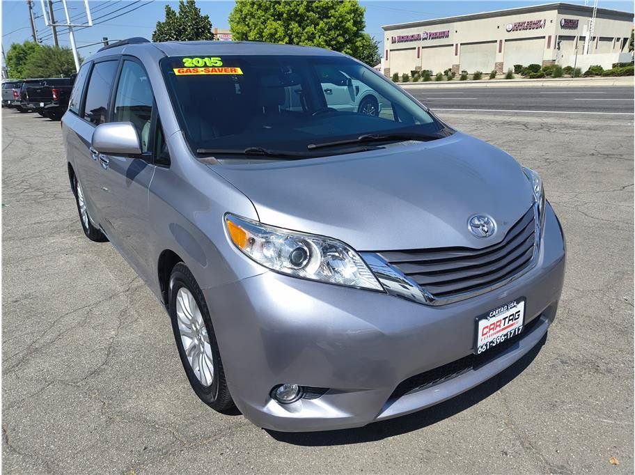 Used 2015 Toyota Sienna XLE FWD image 3
