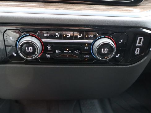 Used 2024 Chevrolet Silverado 1500 LT AWD/4WD image 10