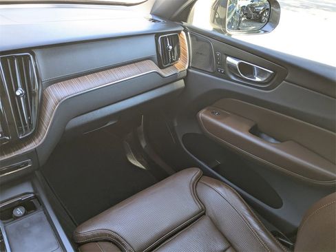 Certified 2022 Volvo XC60 B5 Inscription w/ Advanced Package image 18