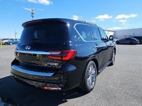 Used 2022 INFINITI QX80 Luxe w/ All-Season Package image 7