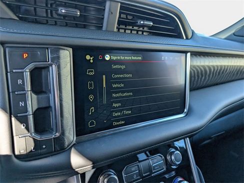 Used 2024 GMC Yukon XL Denali w/ Advanced Technology Package image 28