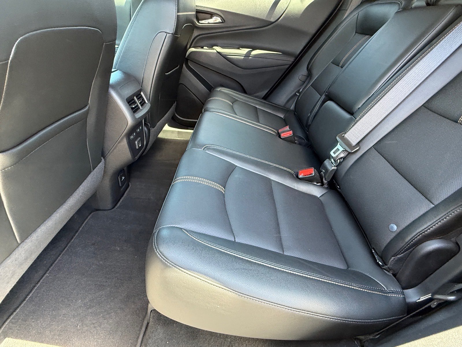 Used 2023 Chevrolet Equinox Premier AWD/4WD image 11
