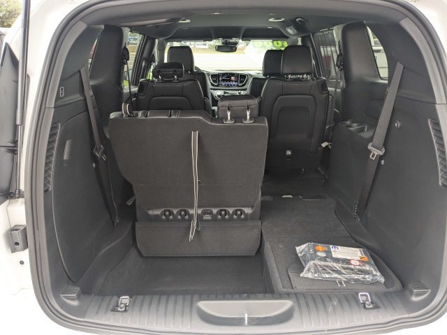 Used 2025 Chrysler Voyager LX FWD image 12
