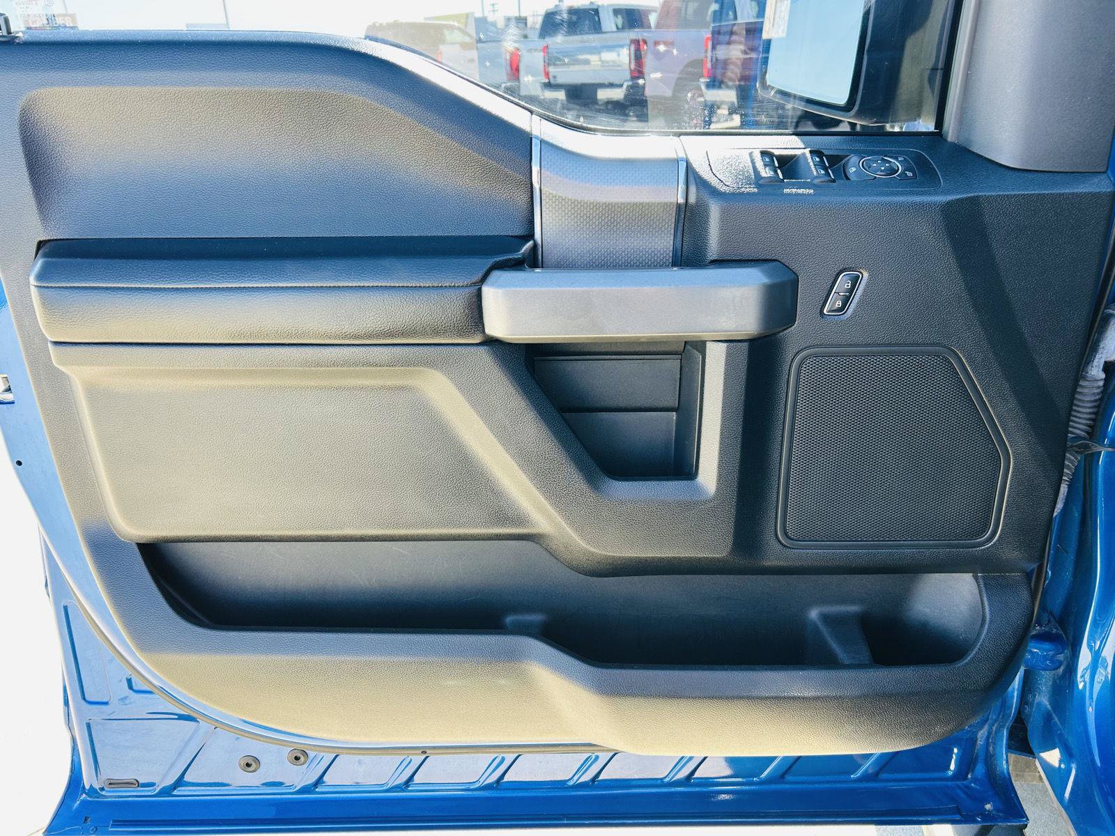 Used 2017 Ford F150 XLT w/ Equipment Group 302A Luxury AWD/4WD image 8
