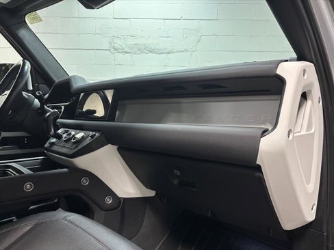 Used 2023 Land Rover Defender 110 SE image 28
