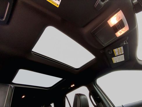 Used 2019 Ford Explorer Platinum AWD/4WD image 14