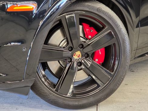 Certified 2025 Porsche Cayenne GTS AWD/4WD image 25