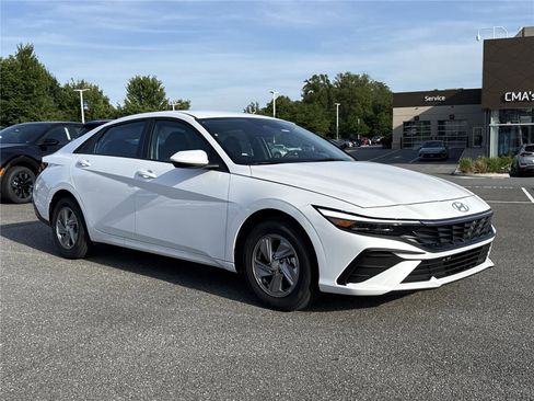 New 2026 Hyundai Elantra SE FWD image 2