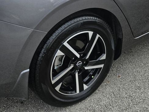 Used 2025 Nissan Sentra SV image 7