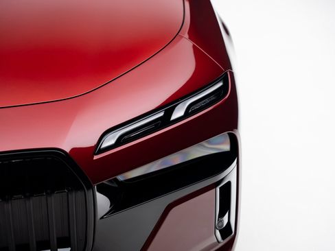 Used 2023 BMW i7 xDrive60 w/ Parking Assistance Package image 11