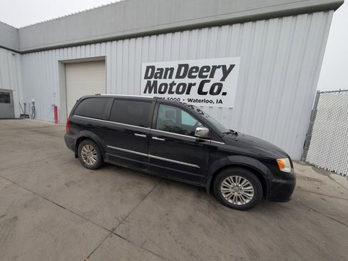 Used 2013 Chrysler Town & Country Limited w/ Luxury Group image 24