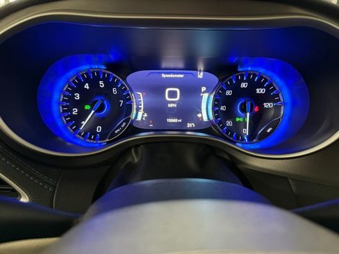 Used 2021 Chrysler Pacifica Touring-L w/ Uconnect Theater Family Group image 10