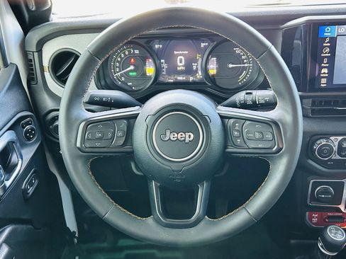Used 2024 Jeep Wrangler Unlimited AWD/4WD image 16