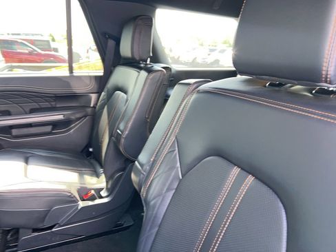 Used 2024 Ford Expedition Platinum image 11