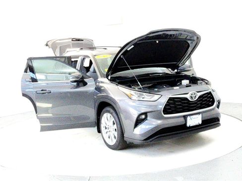 Used 2023 Toyota Highlander Limited image 9