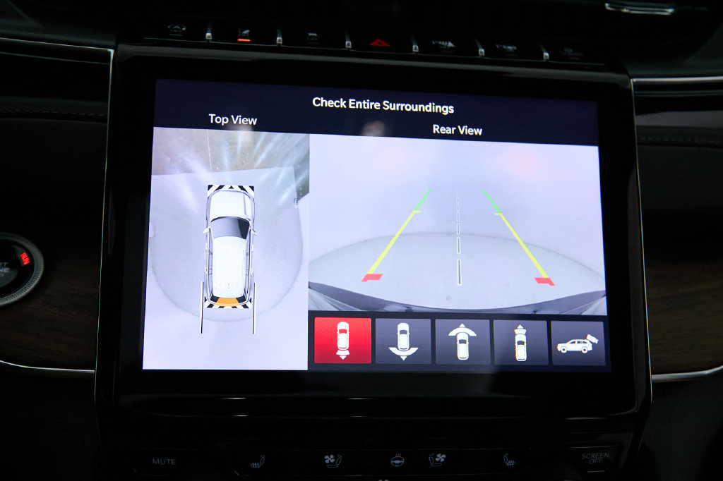 Used 2025 Jeep Grand Cherokee Summit w/ Obsidian Package AWD/4WD image 32