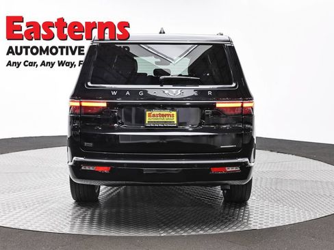 Used 2024 Jeep Wagoneer Series III w/ Premium Group I AWD/4WD image 6