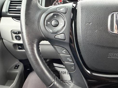 Used 2017 Honda Pilot Touring image 21