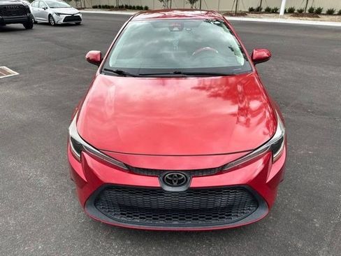 Used 2020 Toyota Corolla LE FWD image 2