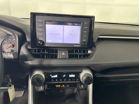 Used 2021 Toyota RAV4 LE image 21