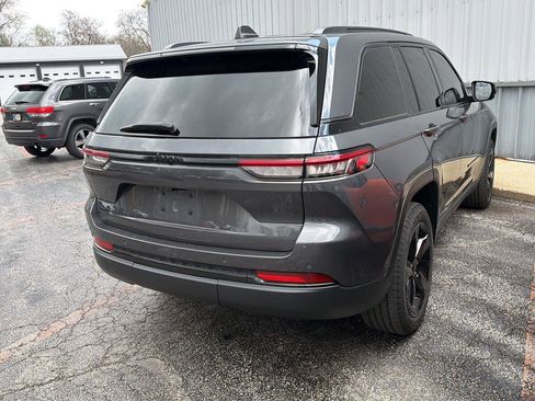 Used 2023 Jeep Grand Cherokee Altitude AWD/4WD image 3