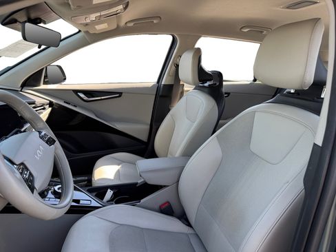 Used 2023 Kia Niro Wind w/ Wind Preserve Package FWD image 9