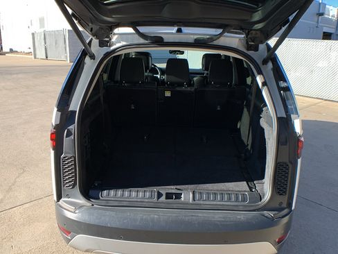 Used 2024 Land Rover Discovery S image 25