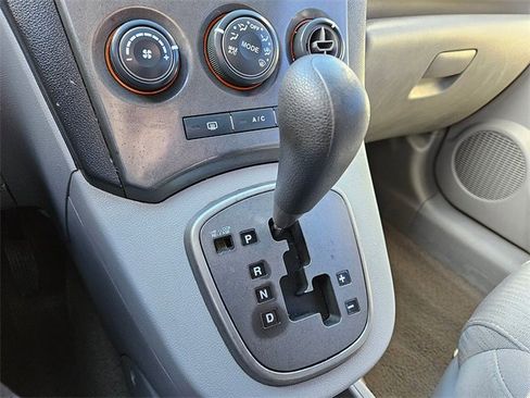 Used 2007 Kia Rondo LX w/ Convenience Pkg image 21