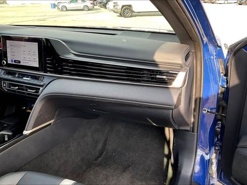 Used 2025 Toyota Camry SE image 16