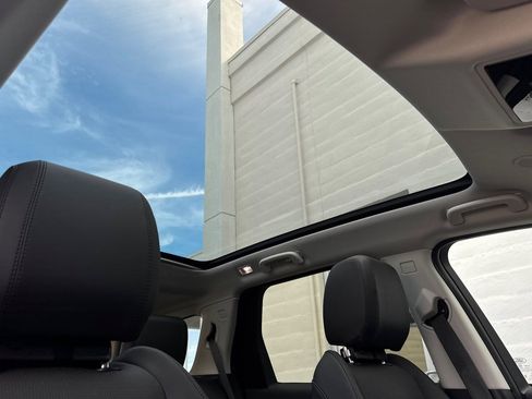 Used 2024 Land Rover Discovery Sport S image 20