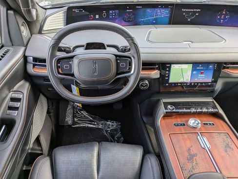 New 2025 Lincoln Navigator L Black Label AWD/4WD image 16