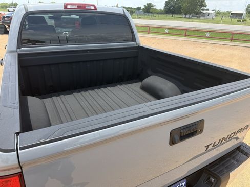 Used 2019 Toyota Tundra SR5 w/ SR5 Upgrade Package AWD/4WD image 8